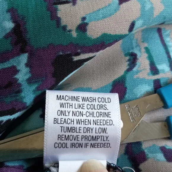 Dana Buchman multi Animal Print Blouse Size Med - Picture 7 of 7